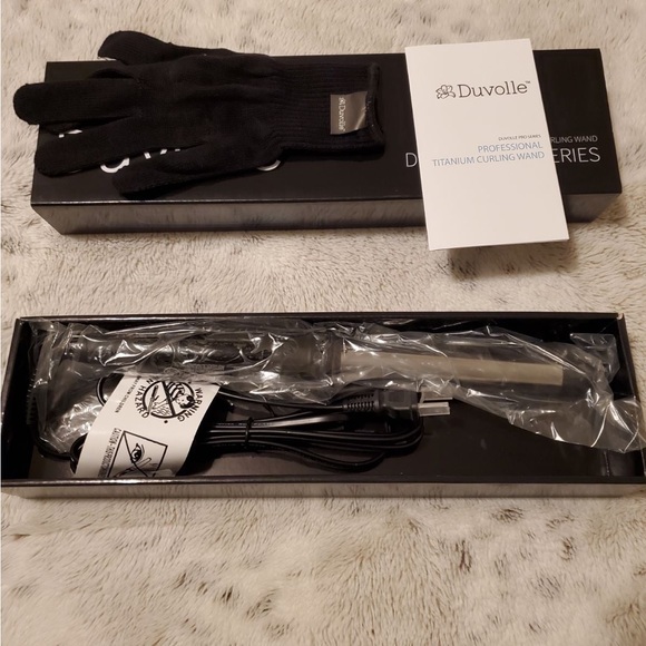 Duvolle Pro Series 25mm Titanium Curling Wand - Picture 4 of 5